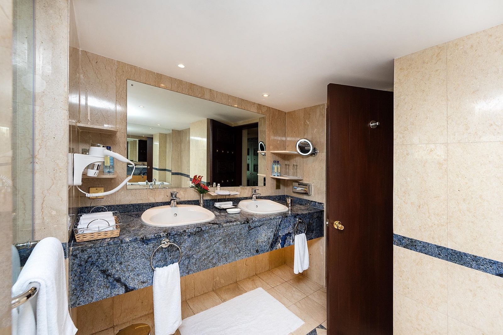 Nairobi Serena Hotel image 6